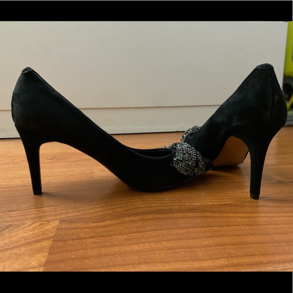 NWT Gorgeous Audrey Brooke Suede Bow Heels